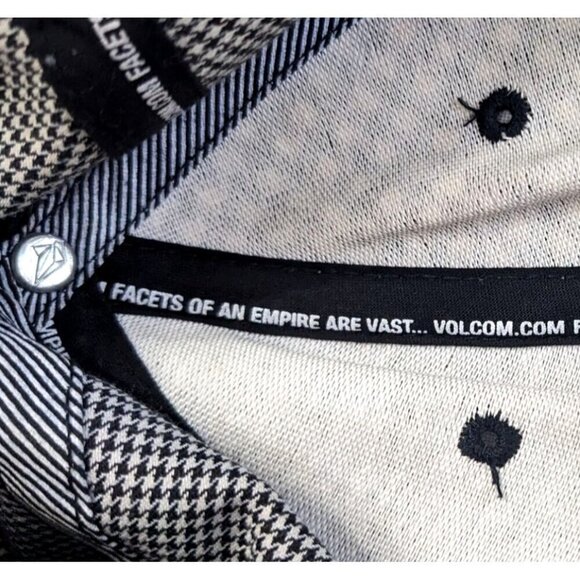 Vtg Y2K VOLCOM Suited Stone 50% Wool Mixed Houndstooth Flexfit Skater Hat Sz S/M - Picture 6 of 8